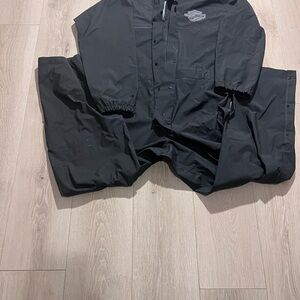 Harley-Davidson Travel Rain One Piece Black Men Size Xs. The hat is lost